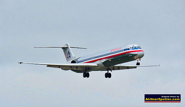 One of the last MD-83s in service with American Airlines on final approach at the DFW Airport