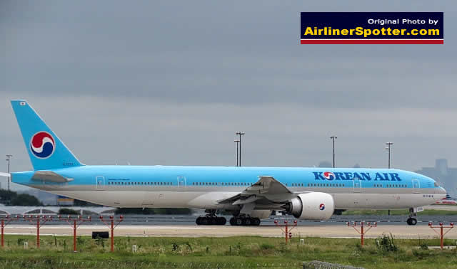 Korean Air Boeing 777-300ER, Registration HL7203, at the DFW Airport
