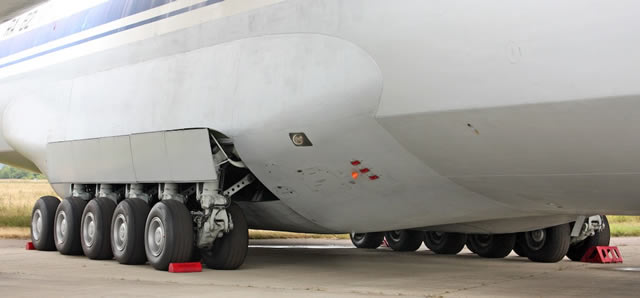 Main landing gear carriage on a An-124