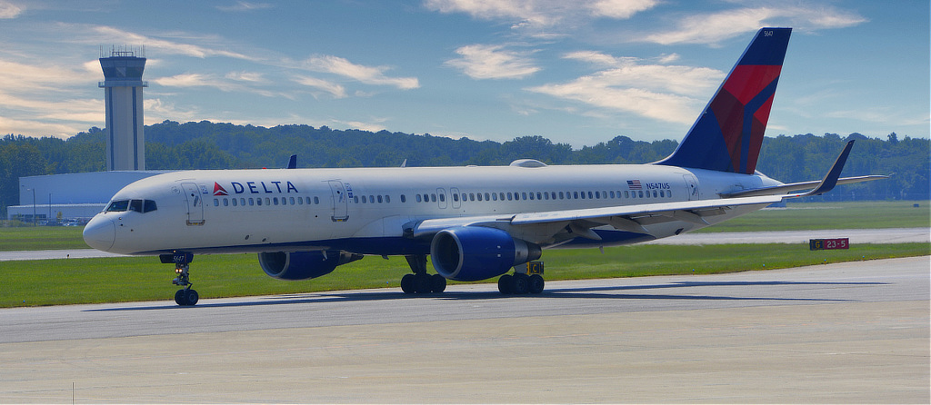 Boeing 757-200 N547US of Delta Air Lines